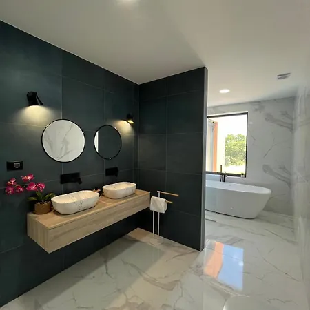 Kiara Villa